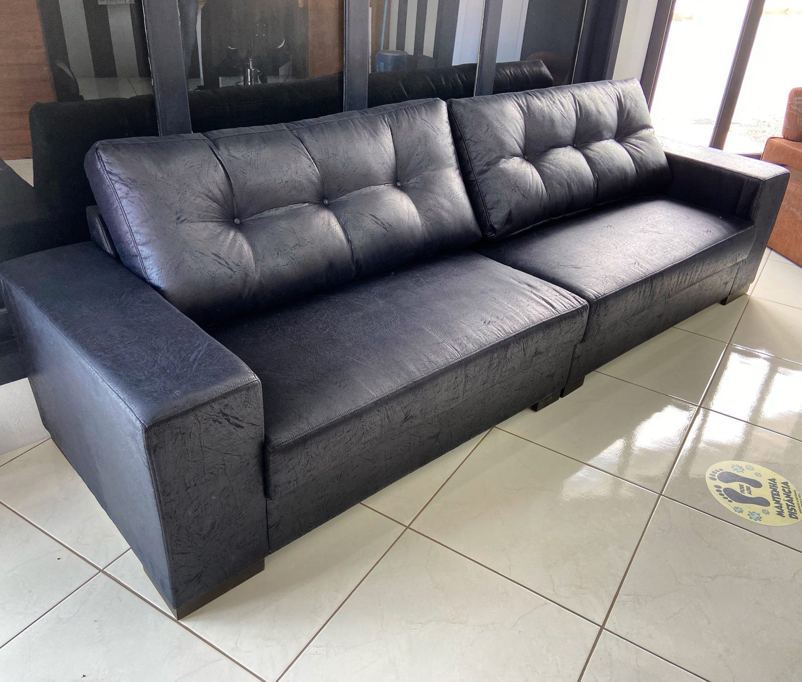 Sofá 2 lugares fixo Girassol na cor preto nobuck